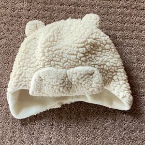 🌷MANTARAY WINTER HAT IN SIZE 12-18 MONTHS.
